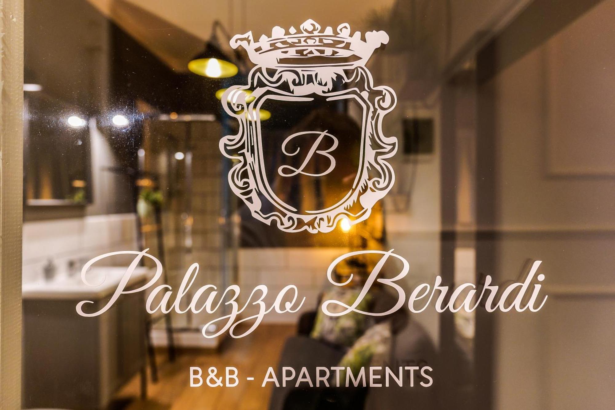 Palazzo Berardi Bed & Breakfast Taranto Dış mekan fotoğraf
