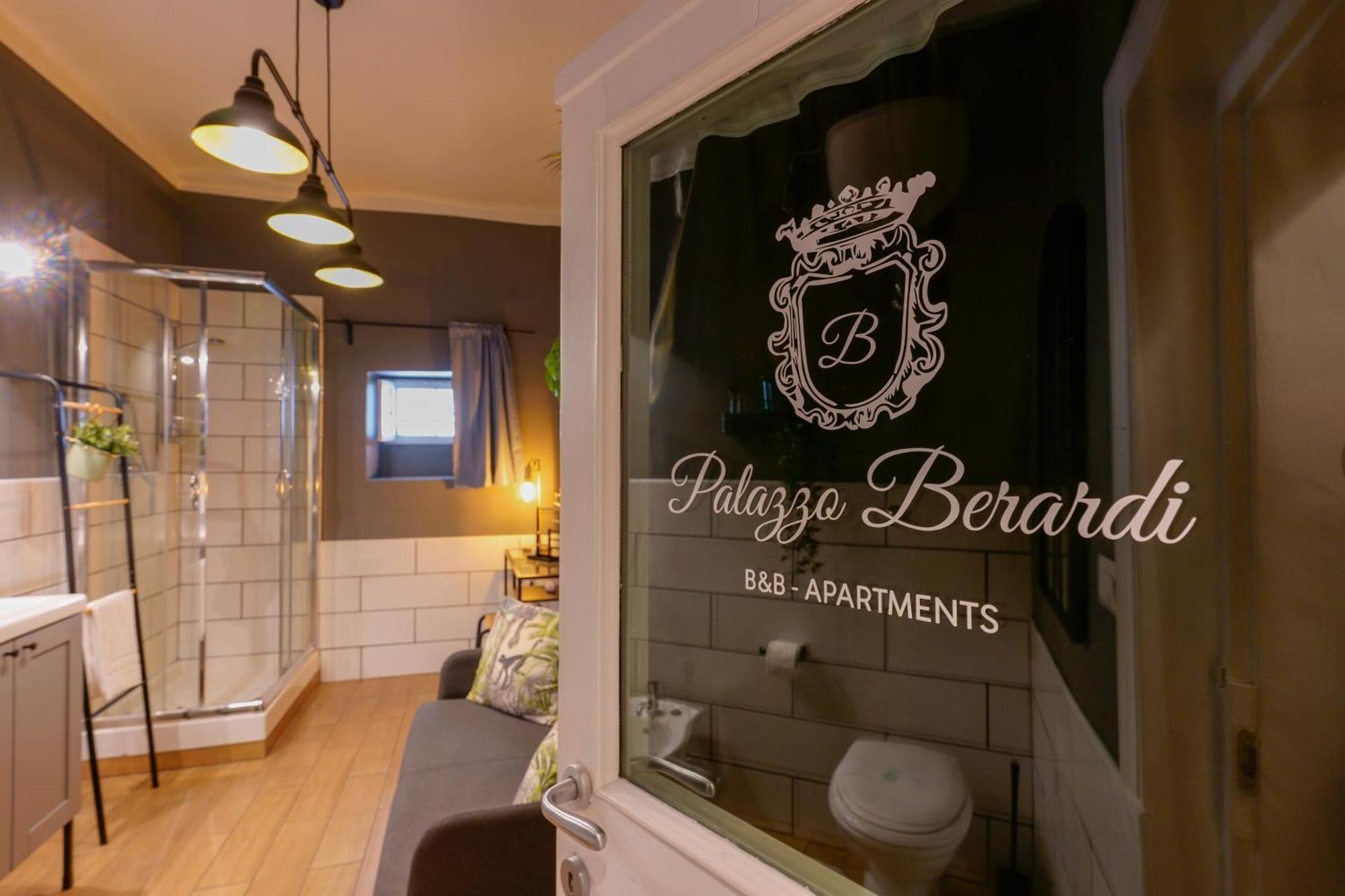 Palazzo Berardi Bed & Breakfast Taranto Dış mekan fotoğraf