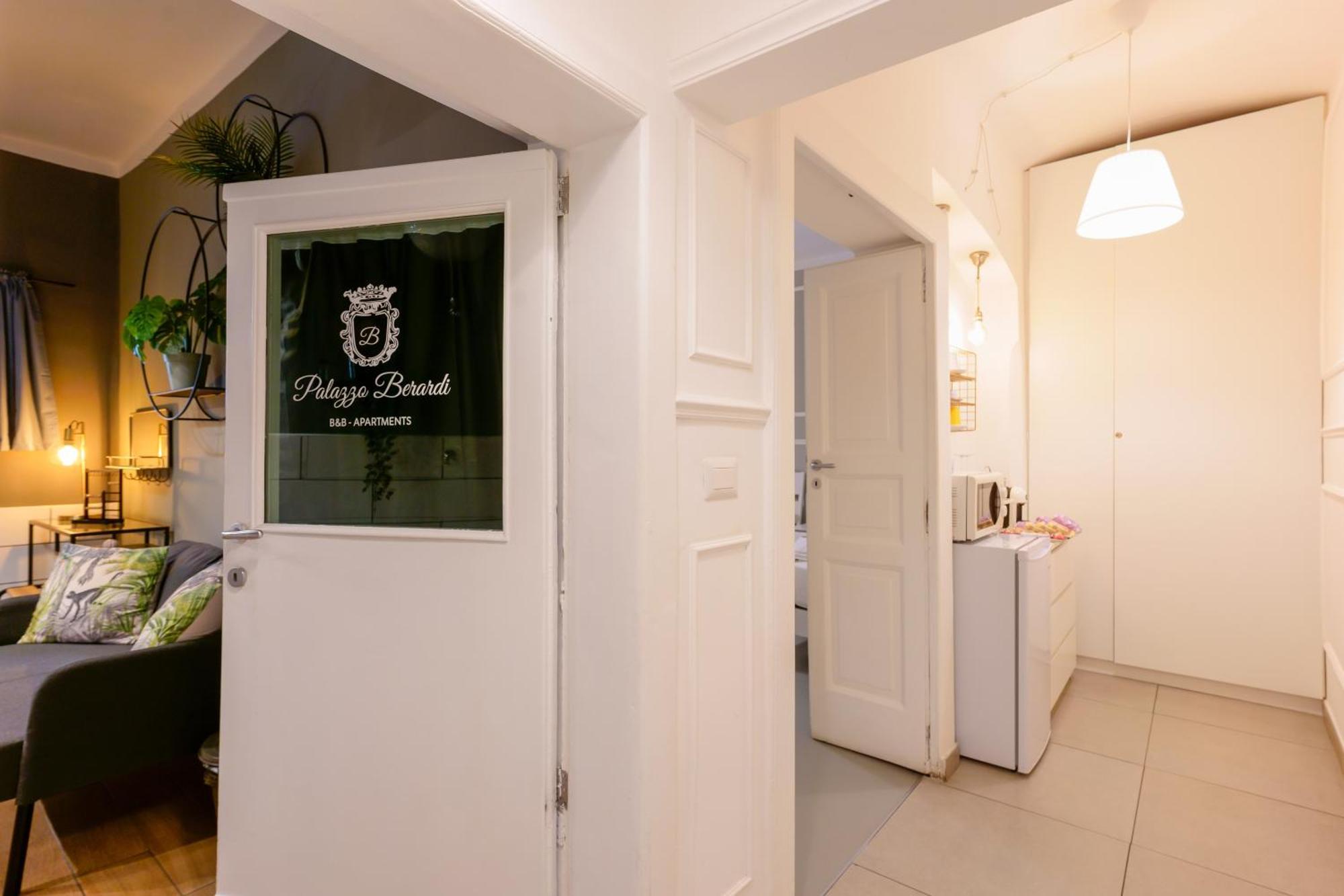 Palazzo Berardi Bed & Breakfast Taranto Dış mekan fotoğraf